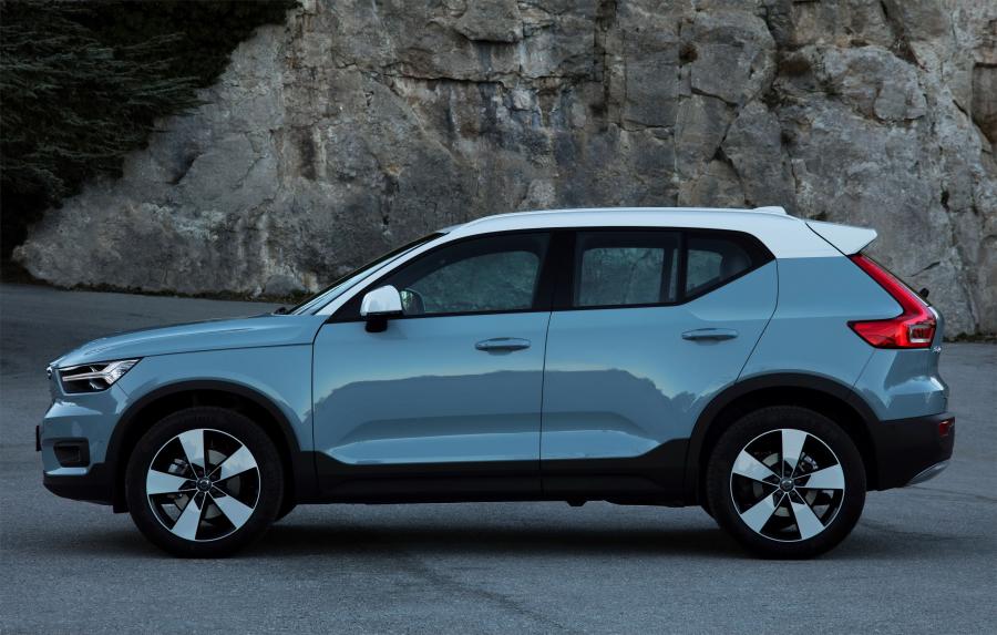  Volvo XC40 D4 Momentum 2017 года  (WW) (фото 33 из 45)